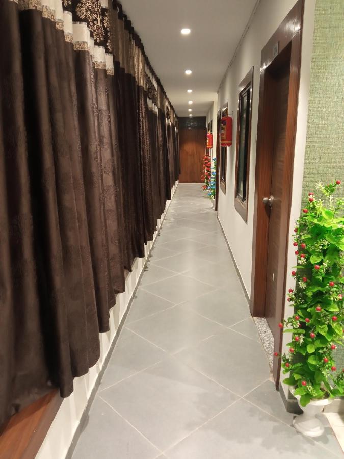 Hotel Mansarovar,Vadodara Exterior foto