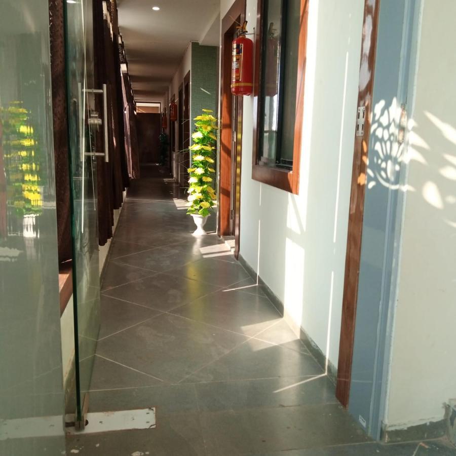 Hotel Mansarovar,Vadodara Exterior foto